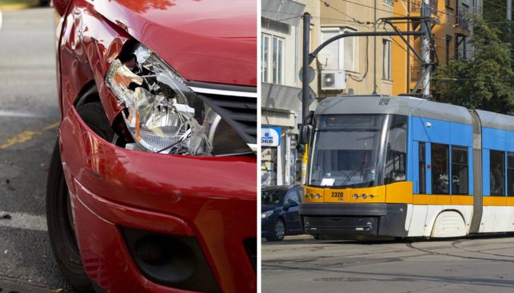 трамвай кола - ПЪРВИ ДЕН СЛЕД КРАЯ НА БЛОКАДАТА: Кола се заби в трамвай, друг се запали! (СНИМКИ)