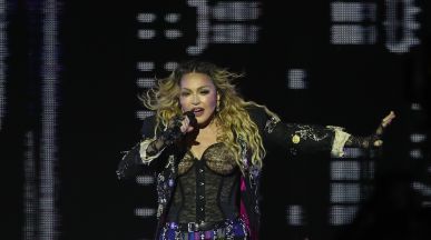 Madonna пренаписва сценария за биографичния си филм