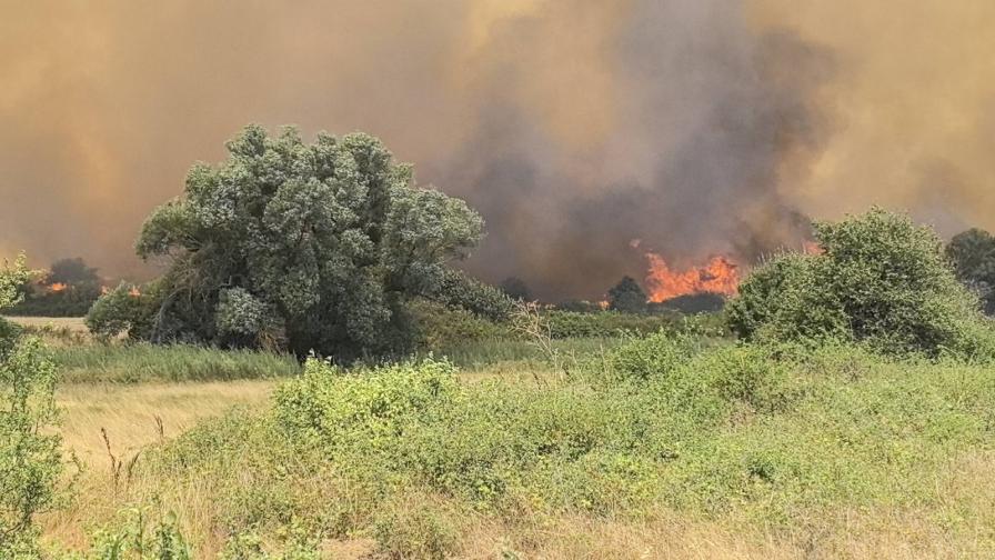 Ямболски села са в пламъци, горят къщи