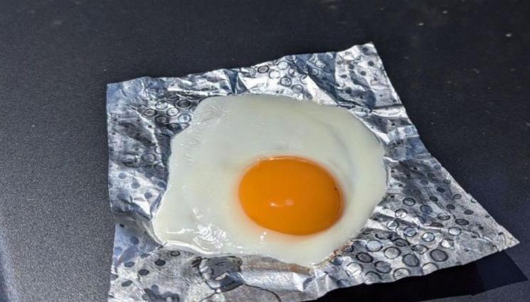 яйце - УСПЕШЕН ЕКСПЕРИМЕНТ: Кола се превърна в тиган! (СНИМКИ)