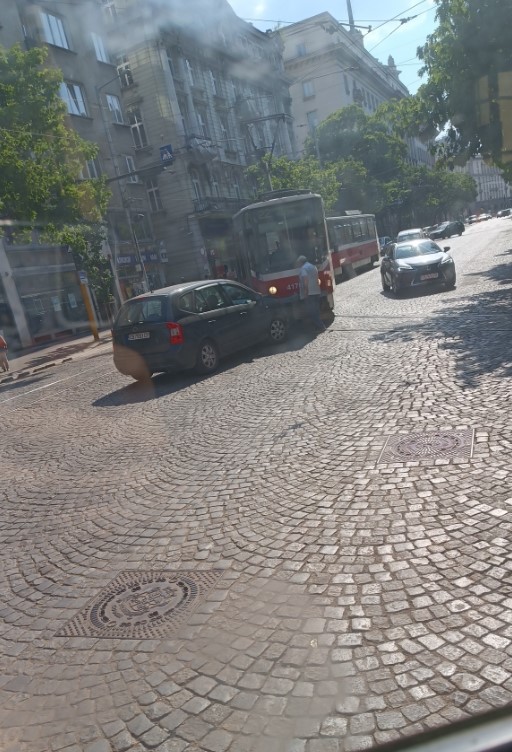 трамвай и кола