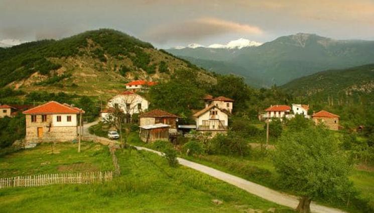 село яне сандански - КАЛЕЙДОСКОП: Миряни прииждат в  селото на Яне Сандански