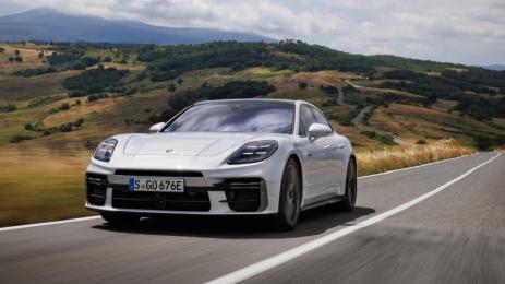 Спортни и луксозни: Porsche показва двата топ модела на Panamera