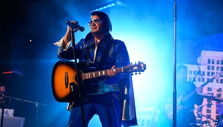 цецо елвоса - Цецо пее хитове на Пресли и Том Джоунс, Viva Las Vegas за първи път у нас