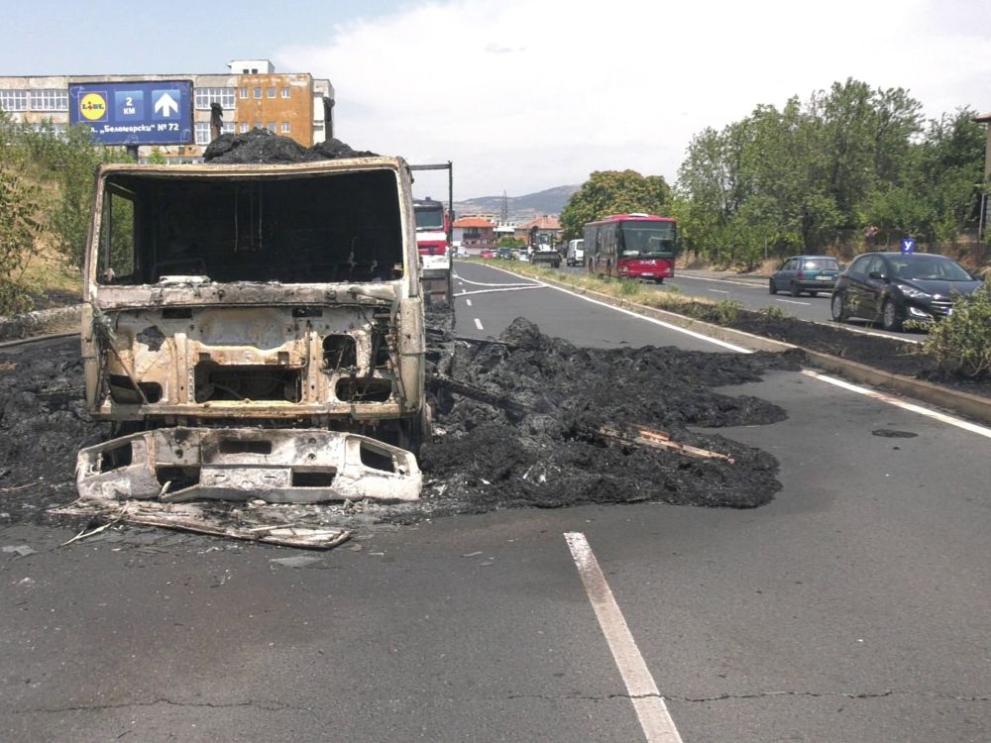 Движението на изхода на Кърджали за Момчилград е ограничено само