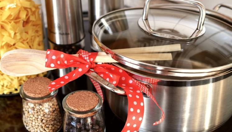 тенджера - ДИЗАЙНЕРСКО: Сребърна посуда хит в кухнята!