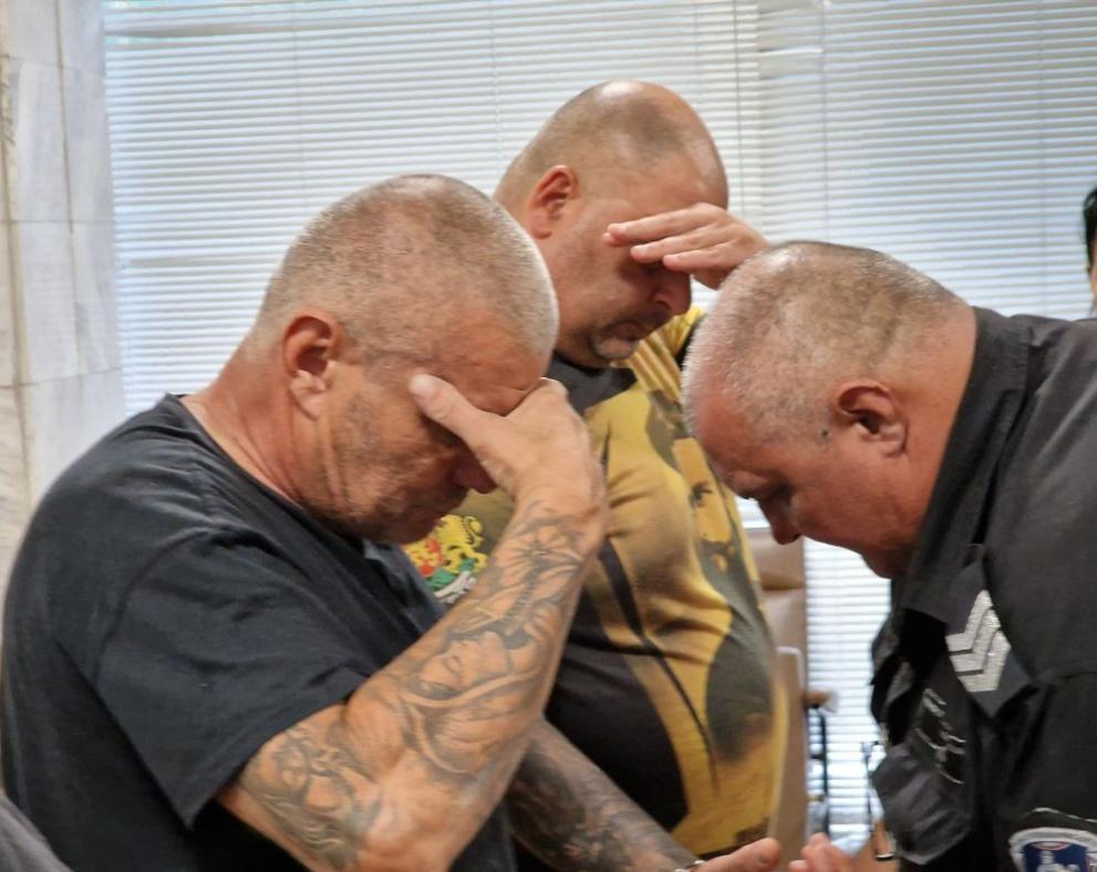  съд оръжия обвинени 