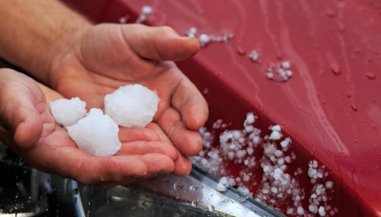 градушка - ВРЕМЕТО СЪВСЕМ ЩЕ НИ УБИЕ: Хем ще мрем от жега, хем ще ни млати градушка!