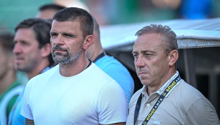 Илиан Илиев Валентин Илиев - Илиан Илиев и Валентин Илиев след 0:0 в жегата: Не е нормално да се играе на такова време, на терена не може да се стои, камо ли да се тича