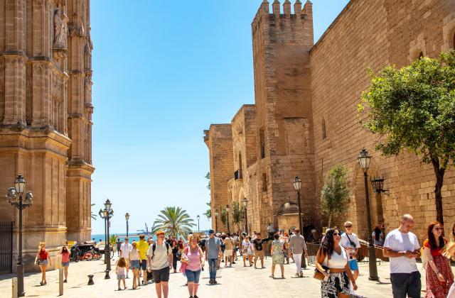 Хиляди протестираха снощи в Палма, столицата на Майорка, срещу милионите