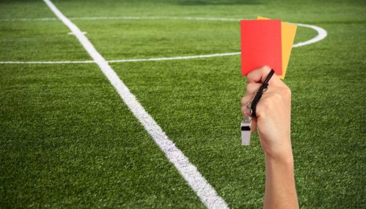 ретро спорт - РАЗПЛАКАХА МИЛИОНИ: Ето ги топгафовете на футболните рефери! (СНИМКИ)