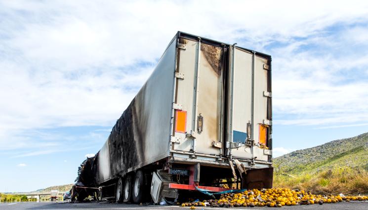 катастрофа тир камион - Пътят към Кулата е блокиран! Удариха се два камиона, има загинал