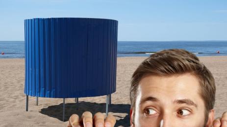 воайор перверзник плаж съблекалня