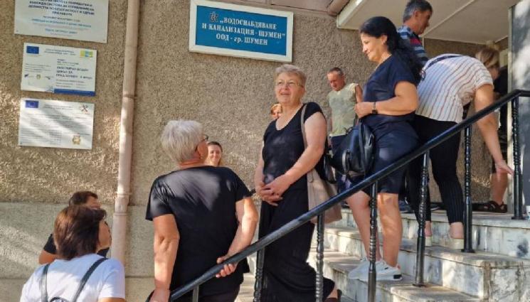 село Тъкач - ПРОБЛЕМИТЕ С ВОДАТА НЯМАТ КРАЙ: Недоволни жители на села блокират главния път Шумен-Силистра