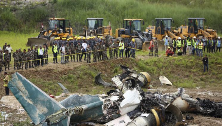 катастрофа самолет - ТРАГЕДИЯ ВЪВ ВЪЗДУХА: Френски самолети зрелищно се сблъскаха в небето! (СНИМКИ+ВИДЕО)