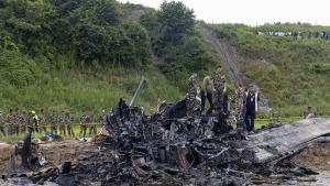 Самолет с 19 души на борда се разби при излитане