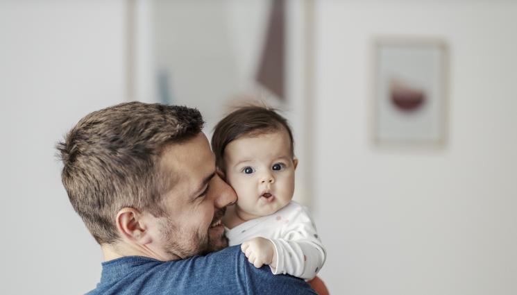 баща и син - Важни промени за майчинството на татковците!