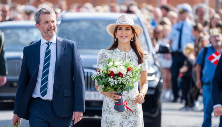 кралица Мария Дания - УЖАС: Блъснаха кралицата на Дания! (ВИДЕО)