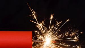 Гори склад за фойерверки в района на гара Елин Пелин