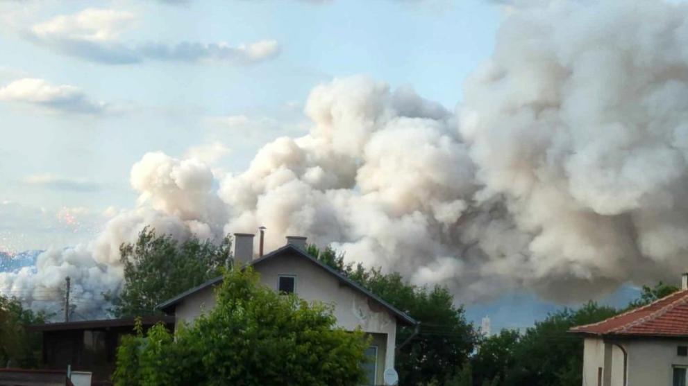 Склад за фойерверки в района на гара Елин Пелин е