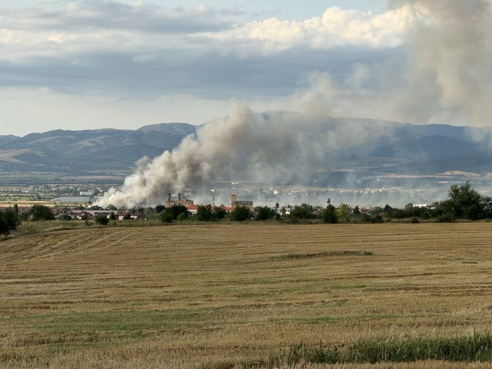 Взрив и пожар в складове за фойерверки край Елин Пелин