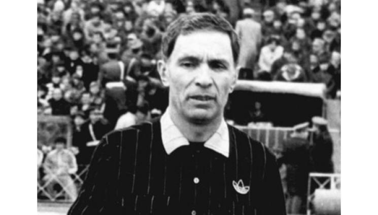 златно време спорт - ТОП ГАФОВЕТЕ НА ФУТБОЛНИТЕ РЕФЕРИ: Българинът Богдан Дочев „асистира“ на Диего Марадона в скандала на века!