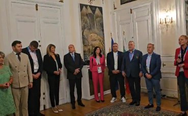 Президентът Румен Радев посети българското посолство в Париж