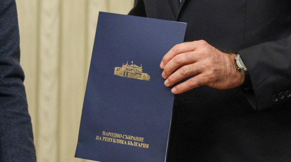 Президентът връчва втория мандат на ПП-ДБ