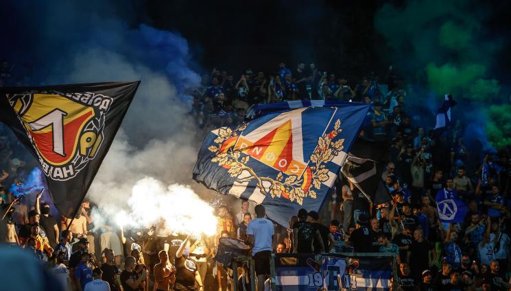 Левски фенове - Левски иска цяла трибуна на „Лаута“