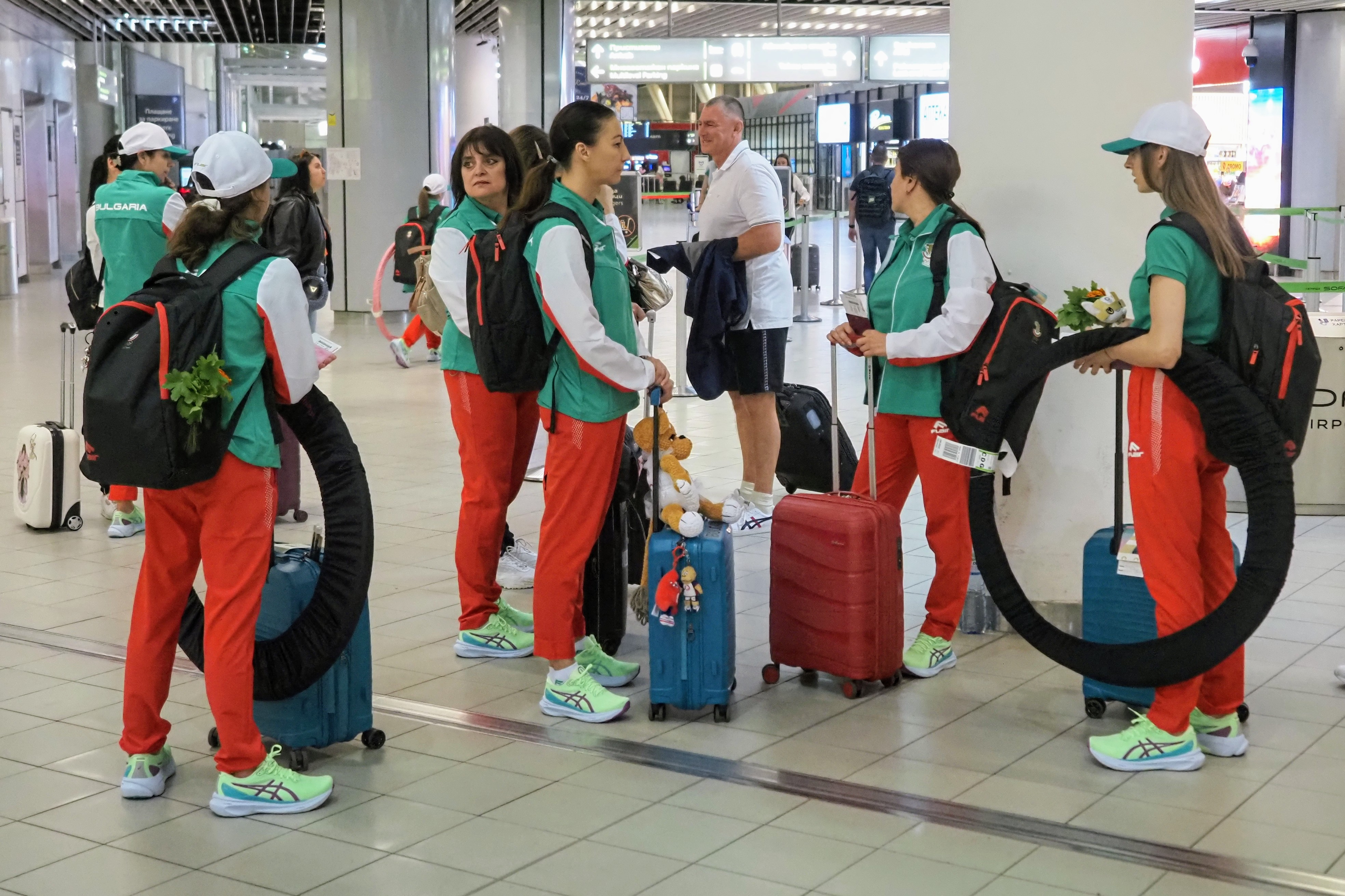 Златните момичета на България заминаха за Париж