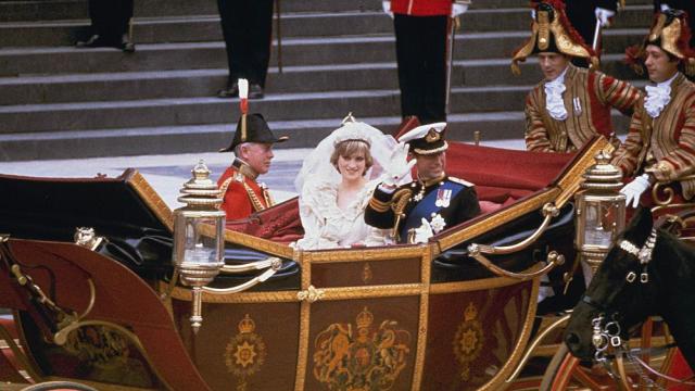 Назад във времето: „Сватбата на века“ между принц Чарлз и лейди Даяна
