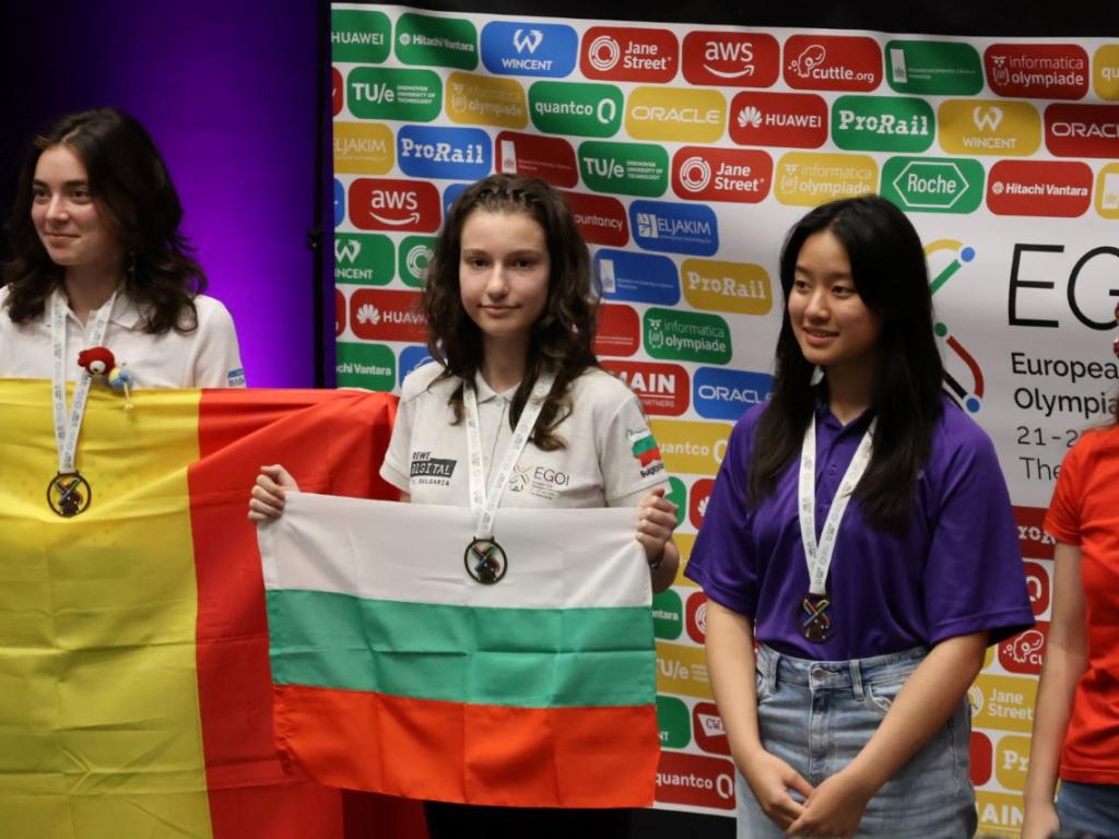 Отлично се представи националният ни отбор на олимпиадата по информатика