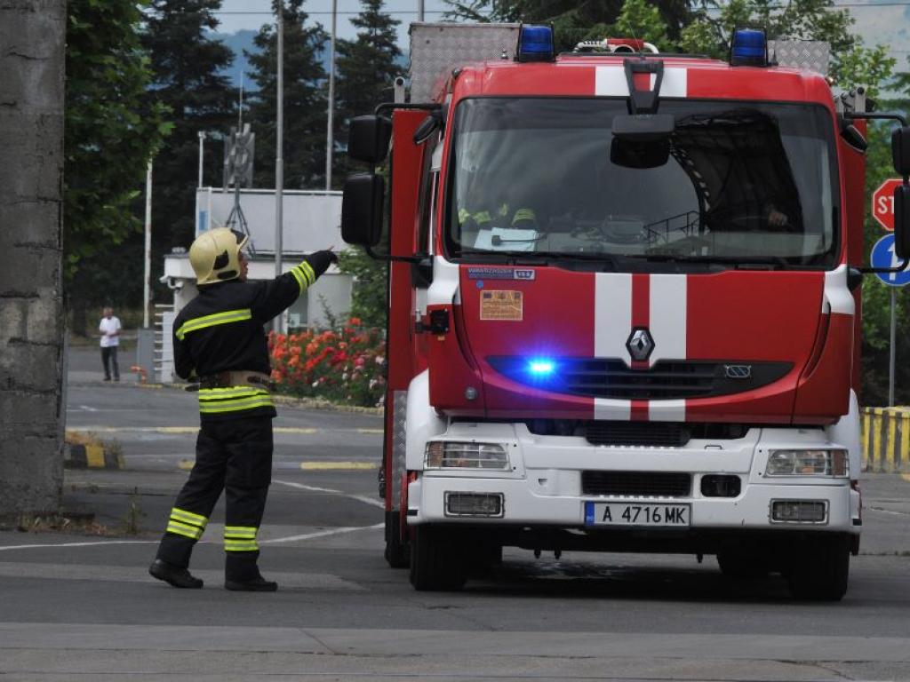 Пожар гори в бургаския комплекс Меден Рудник Огънят е тръгнал