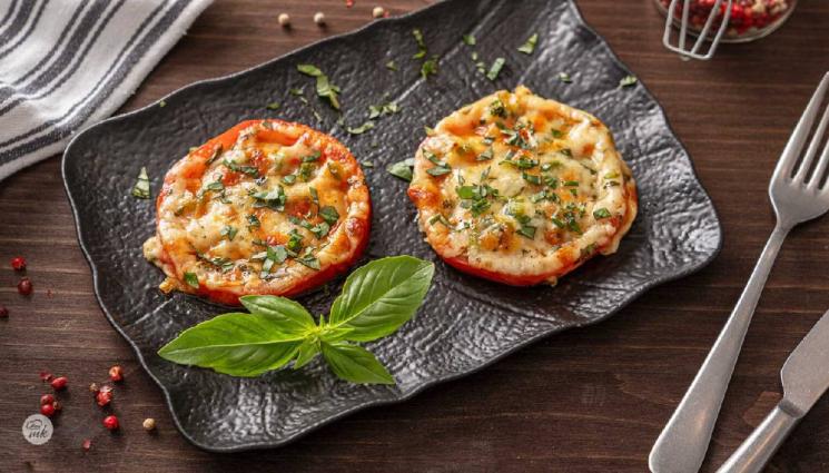 рецепти - Гответе с matekitchen.com: Бързи и апетитни печени домати с моцарела и пармезан