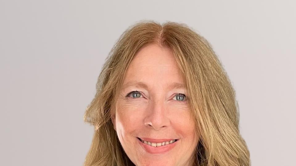 С над три десетилетия опит, тя не само революционизира модната