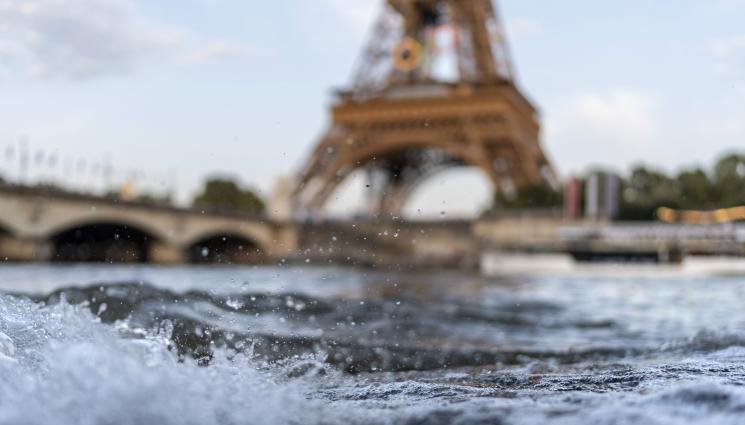 Париж 2024 - Наказаха френски треньор, опитал да „пусне вода“ на улицата, ударил полицай, че го спрял