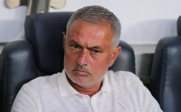 В Галатасарай се подиграха на Моуриньо, нарекаха го хленчо