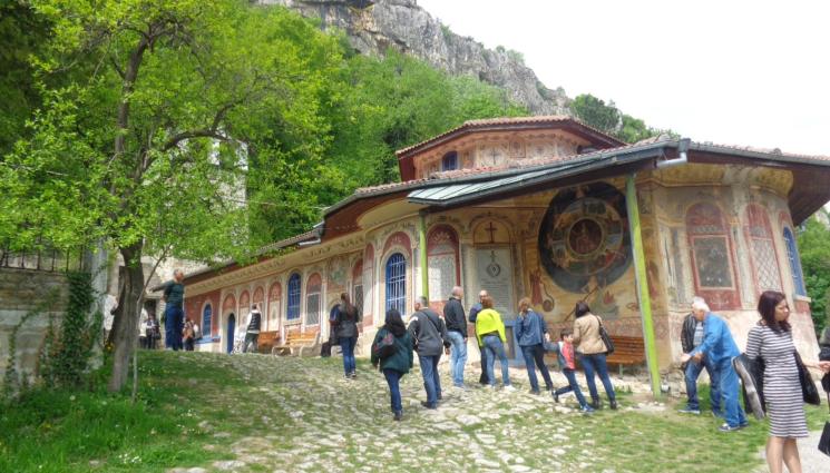 чудеса и вяра - ЧУДЕСА И ВЯРА: Цар Фердинанд купува динамо за Преображенския манастир (СНИМКИ)