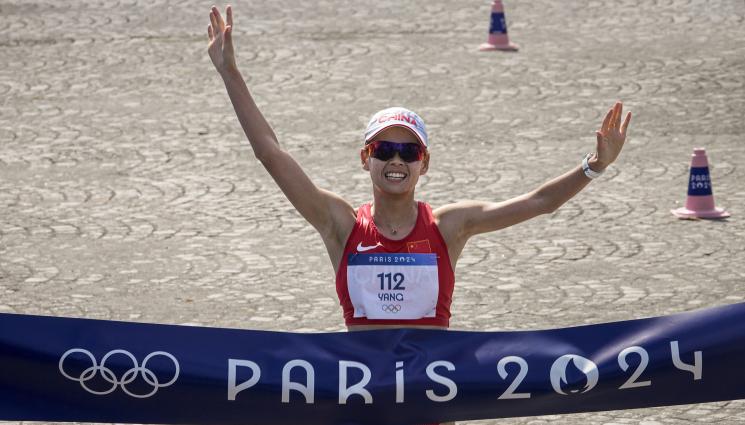 Париж 2024 Цзяю Ян спортно ходене - Китайка е първата шампионка в леката атлетика на олимпийските игри в Париж
