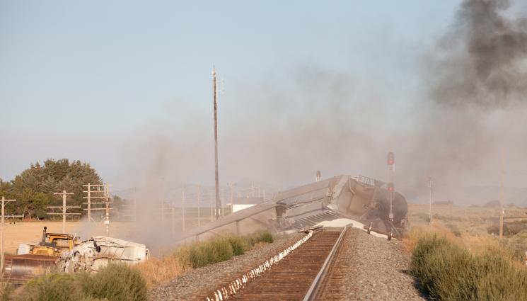 влак катастрофа - Влак удари училищен автобус, има загинали деца! (СНИМКА)