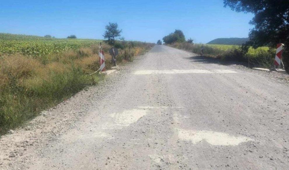 Жители на селата Попович и Дюлевоизлизат на протест заради опасен