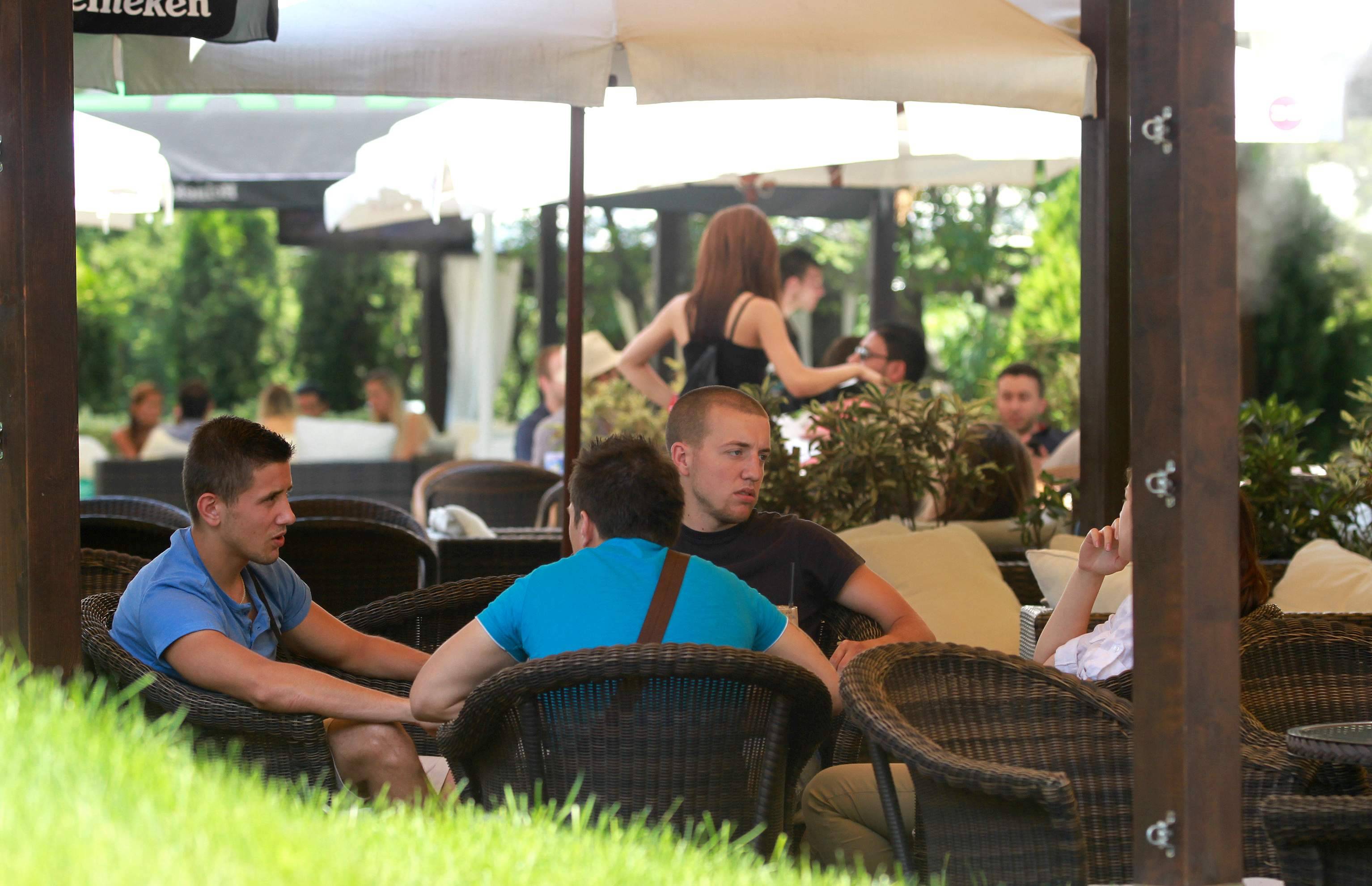 безработица кафене