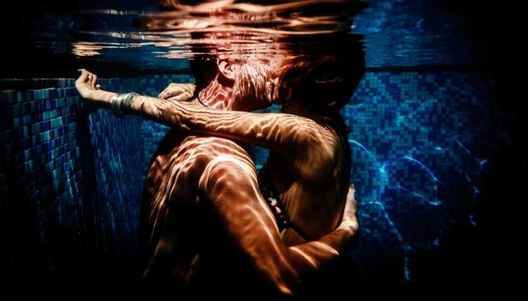 секс - САМО ЗА ВЪЗРАСТНИ: Сексът под вода е влажен, но труден!