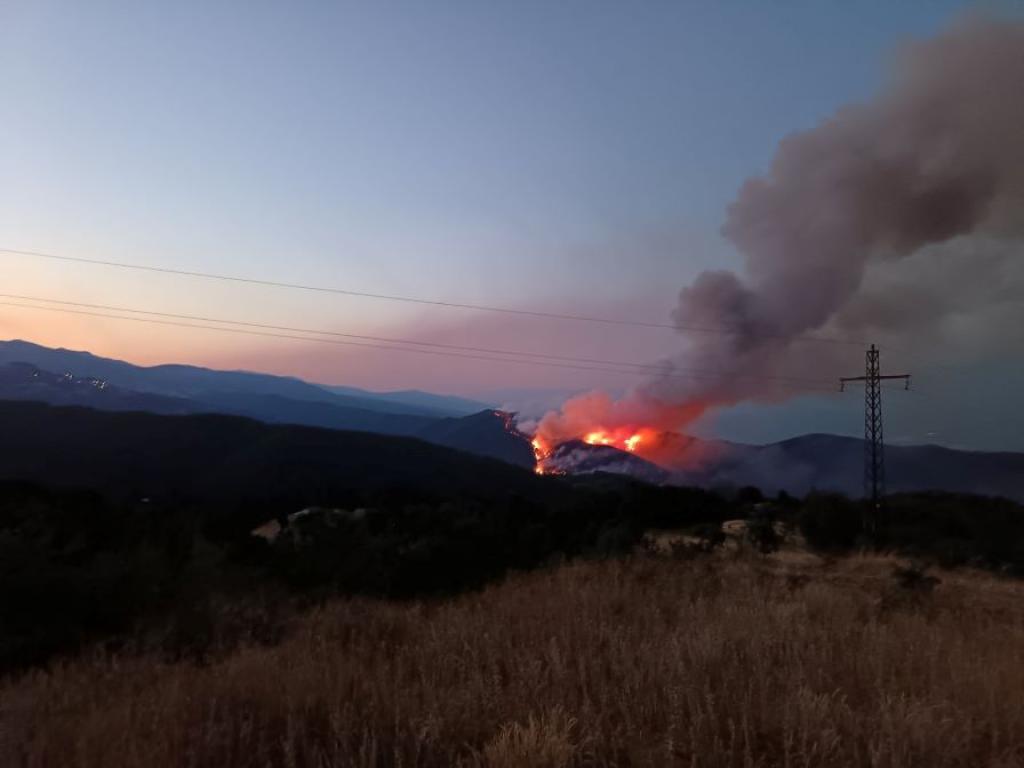 Овладян е пожарът в Малешевската планина Хората от двете села