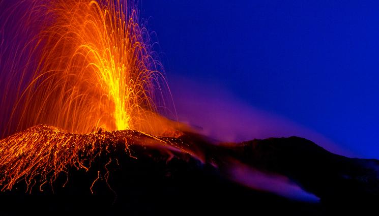 вулкан изригване - ЕВРОПА ОТНОВО НА ТРЪНИ: Исландия всеки момент ще гръмне! (СНИМКИ+КАРТИ)