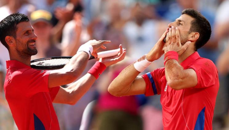 Новак Джокович - Преди да дойде в София, Джокович изведе Сърбия до победа над Гърция за Купа „Дейвис“