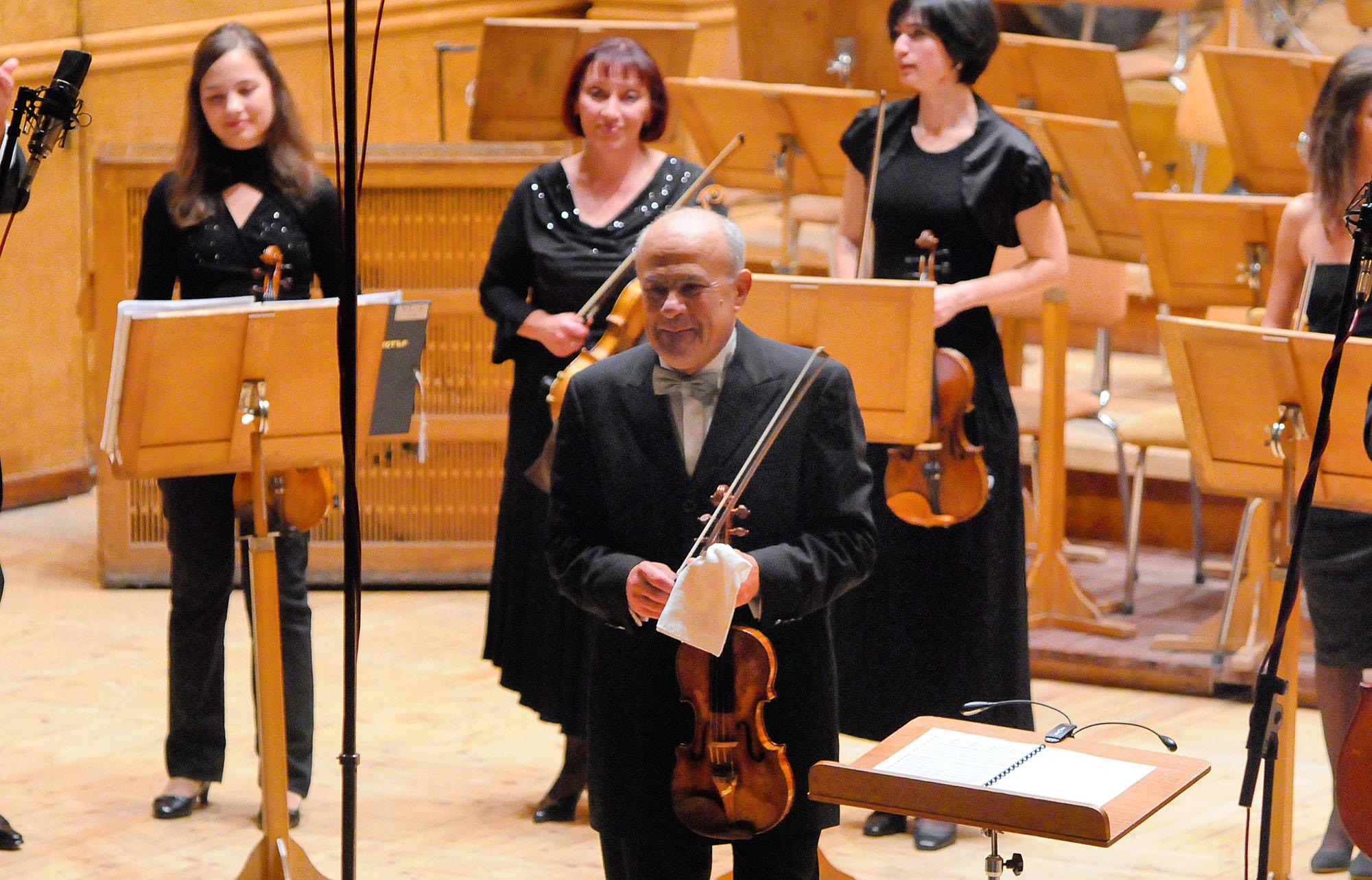 Людмила Живкова цигулка