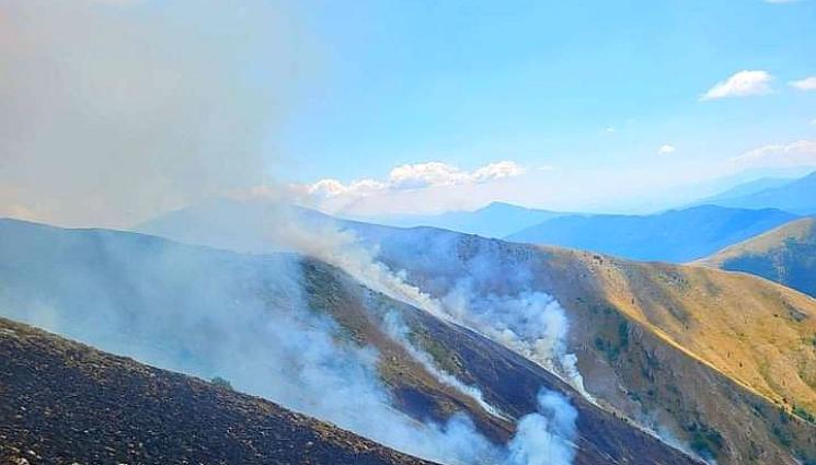 пожар - Втори пожар проби границата от Гърция в планина Славянка!