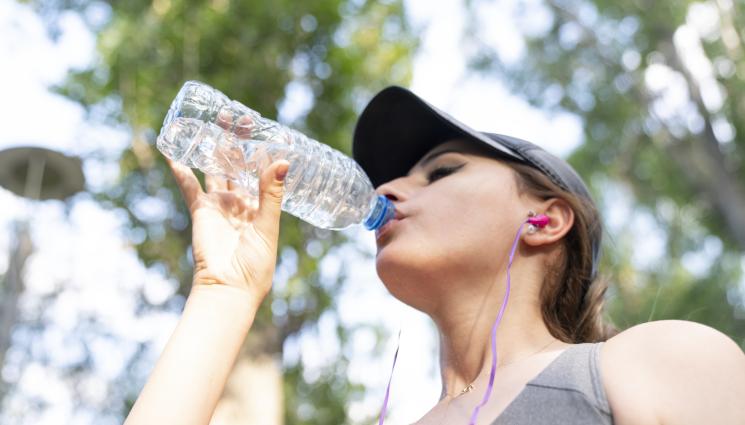 вода - ЗДРАВЕ с Телеграф: Пиенето от пластмасови бутилки вдига кръвното