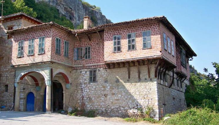 чудеса и вяра - ЧУДЕСА И ВЯРА: 100 кг шаран стана курбан в Преображенския манастир (СНИМКИ)